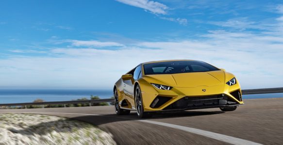 Automobili Lamborghini è la prima a integrare Amazon Alexa per il completo controllo dell’auto